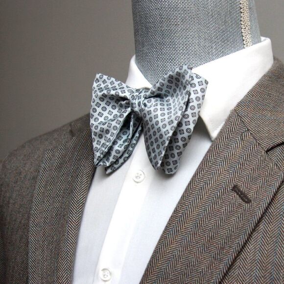 big butterfly bowtie